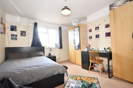3 bedroom flat to rent - Photo 5