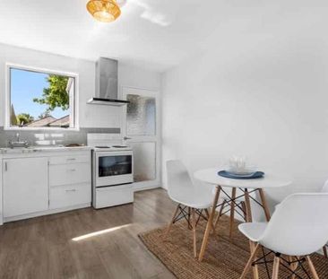 Central 2BR Townhouse with Garden and sleepout - Photo 1