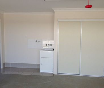 4 Bedroom Lowset Brick Home in Bucasia - Photo 6