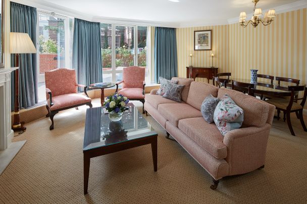 Luxury Two-Bedroom Townhouse in Kensington, London W8 - Photo 1