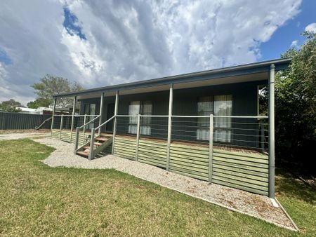 Modern 2-Bedroom Austam-Style Home - Photo 5