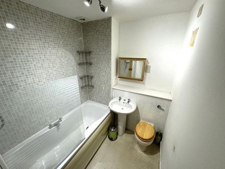 1 bedroom flat to rent - Photo 4