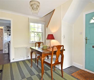 Charming 2 bedroom semi detached cottage with secluded rear garden ... - Photo 6
