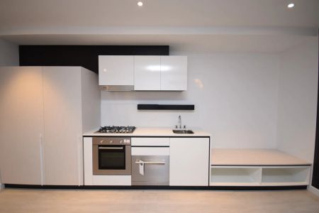 1 BEDROOM + STUDY LUXURY APARTMENT - Photo 3