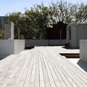 Studio apartment with leafy outlook - Photo 3