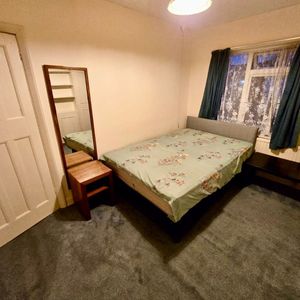 Room in a Shared House, Whitby Road, HA2 - Photo 2