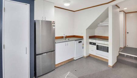 3-Bedroom Apartment in the Heart of Te Aro - Photo 5