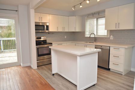 For Lease - 338 Homestead Court, Oshawa, Ontario - Photo 5