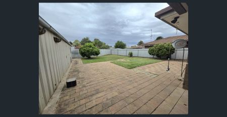 Three bedroom home in ideal Shepparton location! - Photo 2