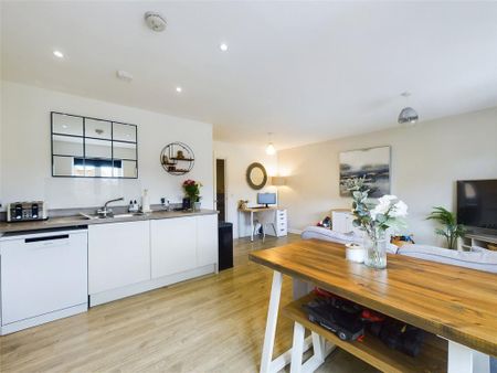 2 bedroom apartment to rent - Photo 2