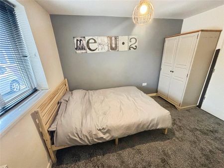 1 bedroom in a house share to rent - Photo 2