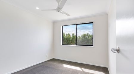 1/61 The Heights Boulevard, Pimpama QLD 4209 - House For Rent - $650 | Domain - Photo 4