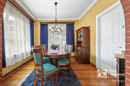 Spacious Family Home in Salisbury Plain - Photo 5