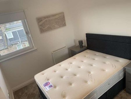 Oldmill Road (off Bon Accord Street), Top Floor, AB11 - Photo 2