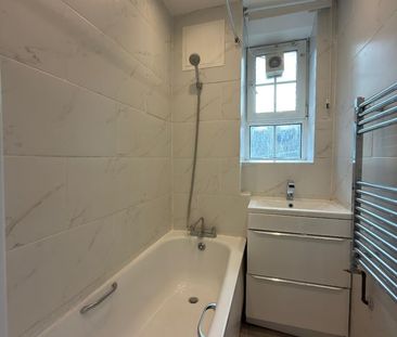 Room in a Shared House, Netherby House, SW8 - Photo 1