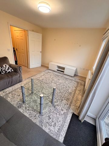 3 Bed Semi-Detached House, Frank Birchill Close, M40 - Photo 2