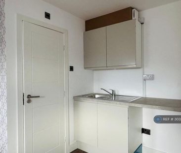 Studio to rent - Photo 6