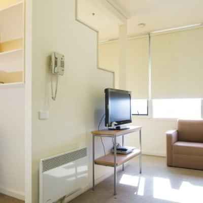 Studio Apartment - Photo 4