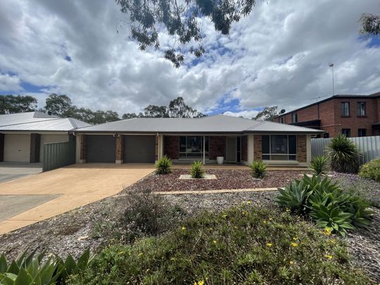 5 Bedroom Family Home - Photo 1