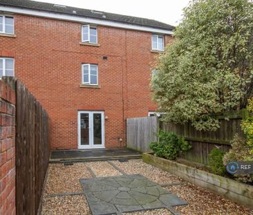 4 bedroom terraced house to rent - Photo 5