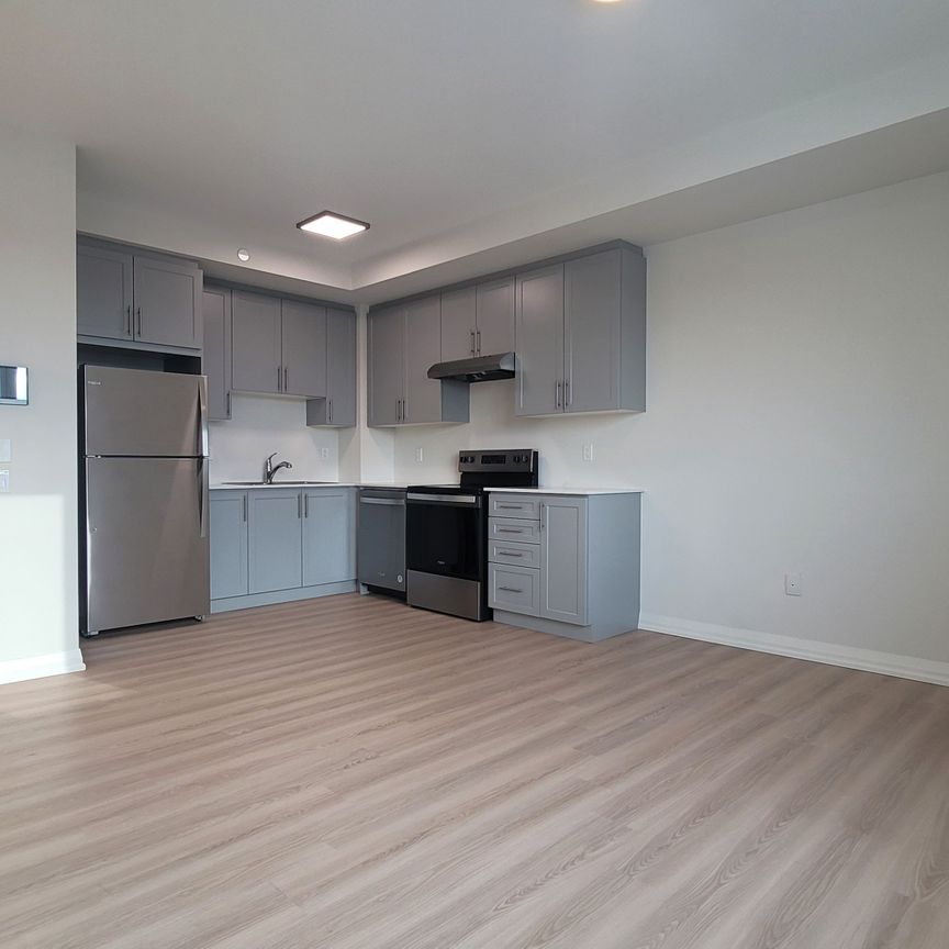 For Lease - 13042 Yonge Street Unit# 307, Richmond Hill, Ontario - Photo 1