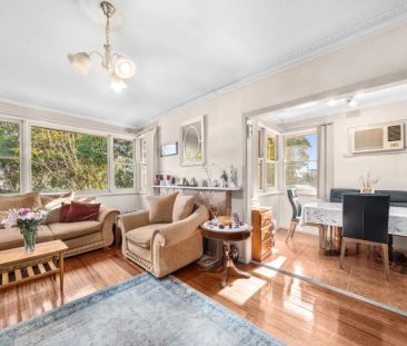 Family Comfort in a Quiet Pocket, Close to Shops & Schools - Photo 4