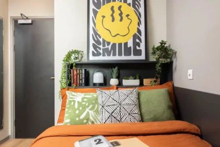 Highest Double Non Ensuite: Two Bed Flat - Photo 3
