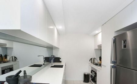 Spacious 2-Bedroom Apartment with Water Views in the Heart of Labrador - Photo 3