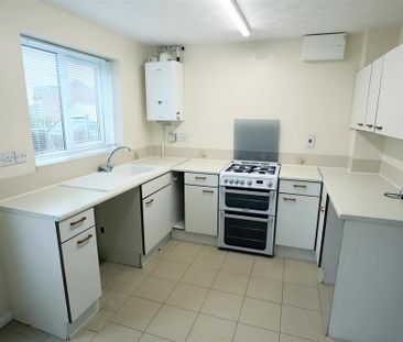 3 bedroom semi-detached house to rent - Photo 5