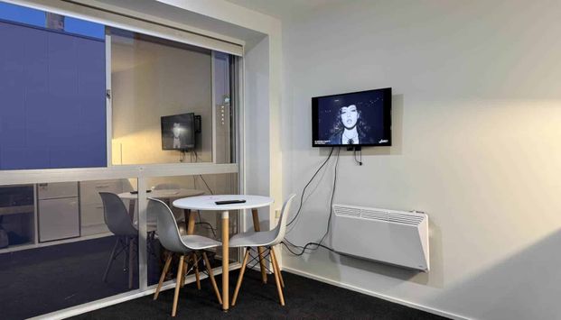 Furnished 2 Bedroom City Apartment - Photo 1