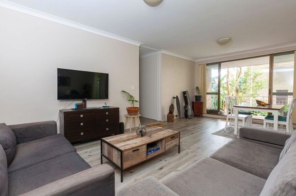 Queens Park - Photo 1