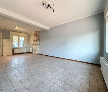 Halfopen bebouwing met 2 slpks, terras, garage - Photo 2