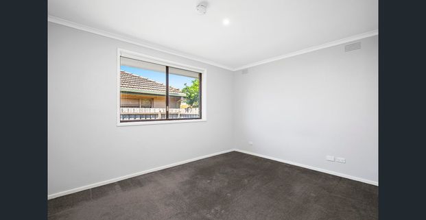 Spacious 2 Bedroom Home with Fabulous Outdoor Area! - Photo 1