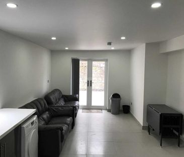 6 bedroom terraced house to rent - Photo 1