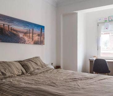 3-bedroom apartment for rent in En Corts, Valencia - Photo 2