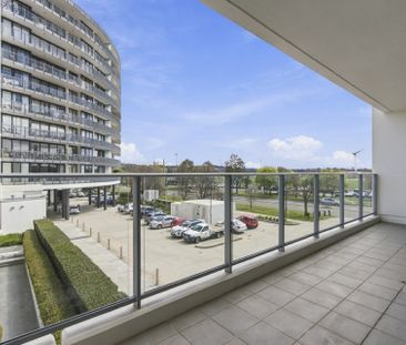 Modern Apartment Living in the Heart of Lyneham! - Photo 5
