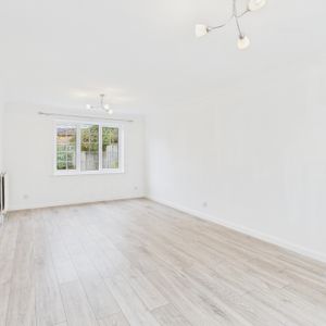 3 bed detached house to rent in Stocklands Way, Prestwood, Great Missenden, Buckinghamshire, HP16 0SJ - Photo 2