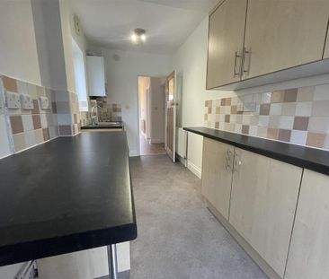 3 bedroom semi-detached house to rent - Photo 3