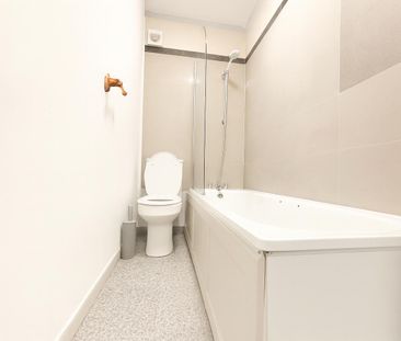 En-Suite Room To Let - HP11 - Photo 6