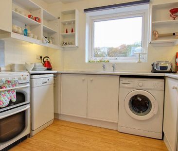 3 bedroom flat to rent - Photo 3