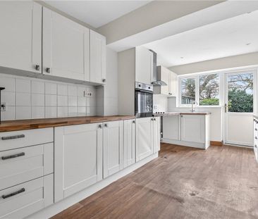 A detached three bedroom bungalow with a paddock, garage and off-st... - Photo 2