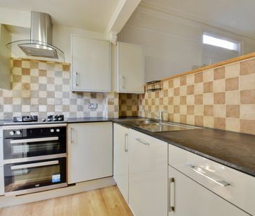 2 bedroom maisonette to rent - Photo 4