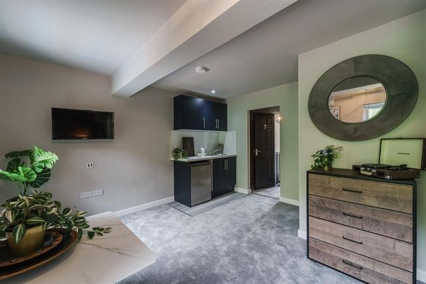 1 bedroom in a house share to rent - Photo 1