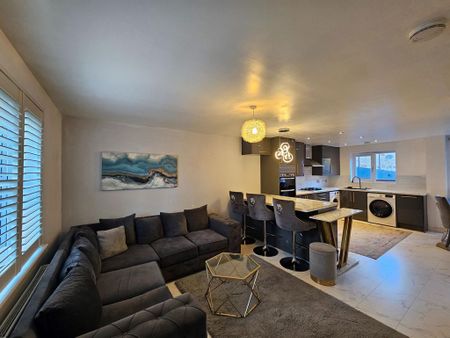 4 bedroom semi-detached house to rent - Photo 3