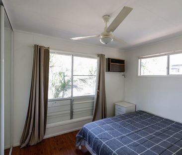 LOW MAINTENANCE - GREAT LOCATION - NICELY PRESENTED & FURNISHED!! - Photo 4