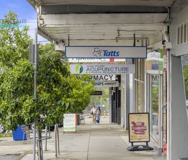 Modern, Light-Filled Living in a Private Setting - Photo 2