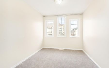 For Lease - 5042 Oscar Peterson Boulevard, Mississauga, Ontario - Photo 5