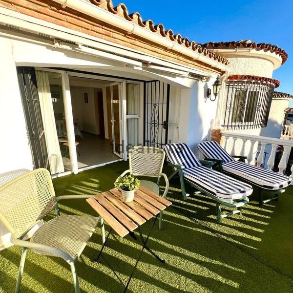 Alquiler de chalet pareado en Nueva Torrequebrada - Photo 1