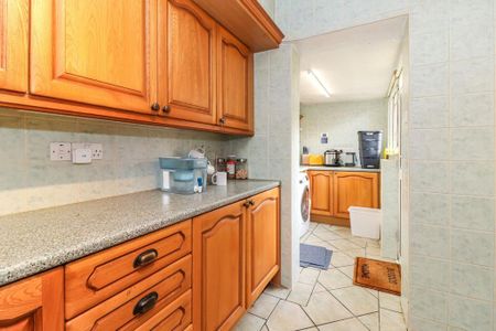 4 bedroom detached house to rent - Photo 2