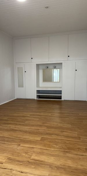 Perfectly Positioned Studio Flat - Photo 1